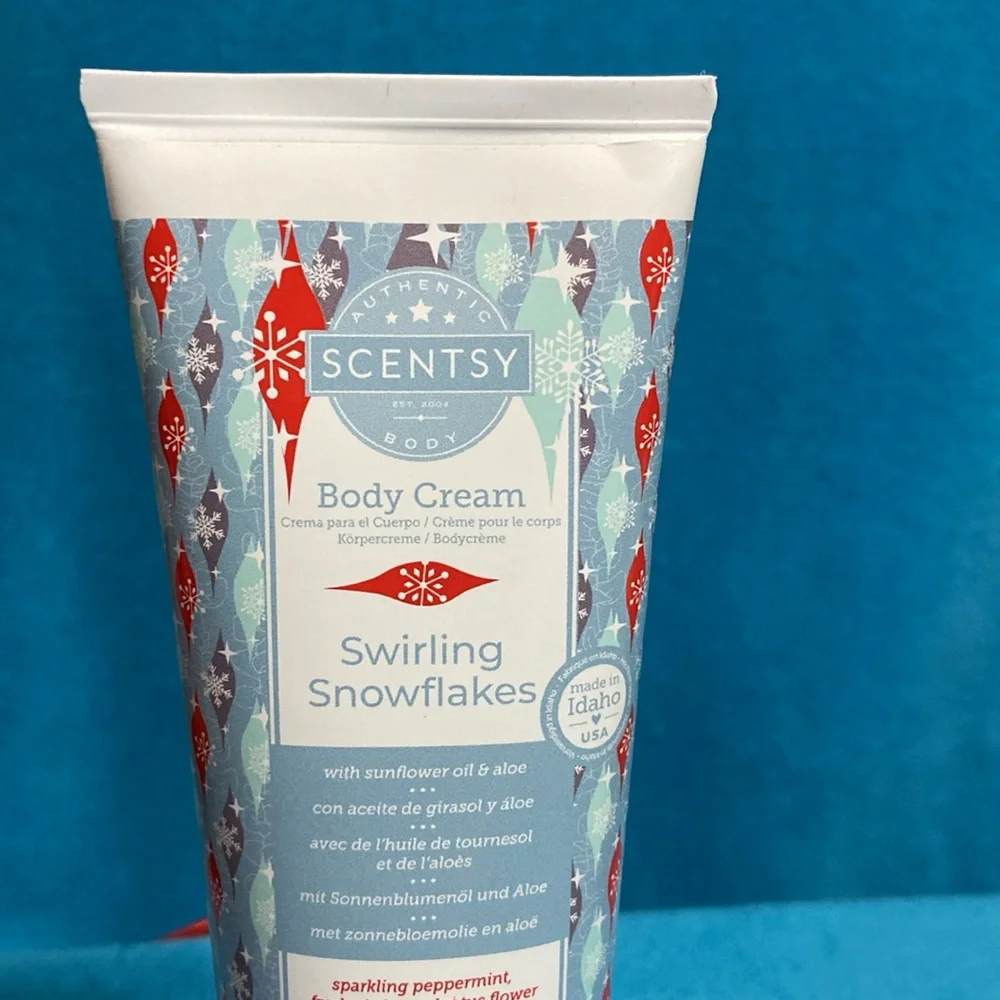 NIP - Scentsy Swirling Snowflakes